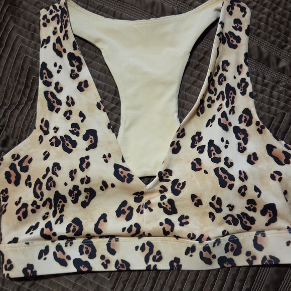 Fabletics Sport Bra 4 Bundle - Picture 7 of 9